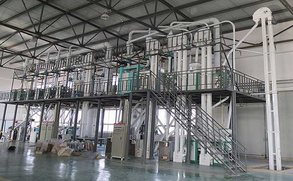 振動(dòng)篩在玉米深加工設(shè)備中用于物料分層、清理雜質(zhì)